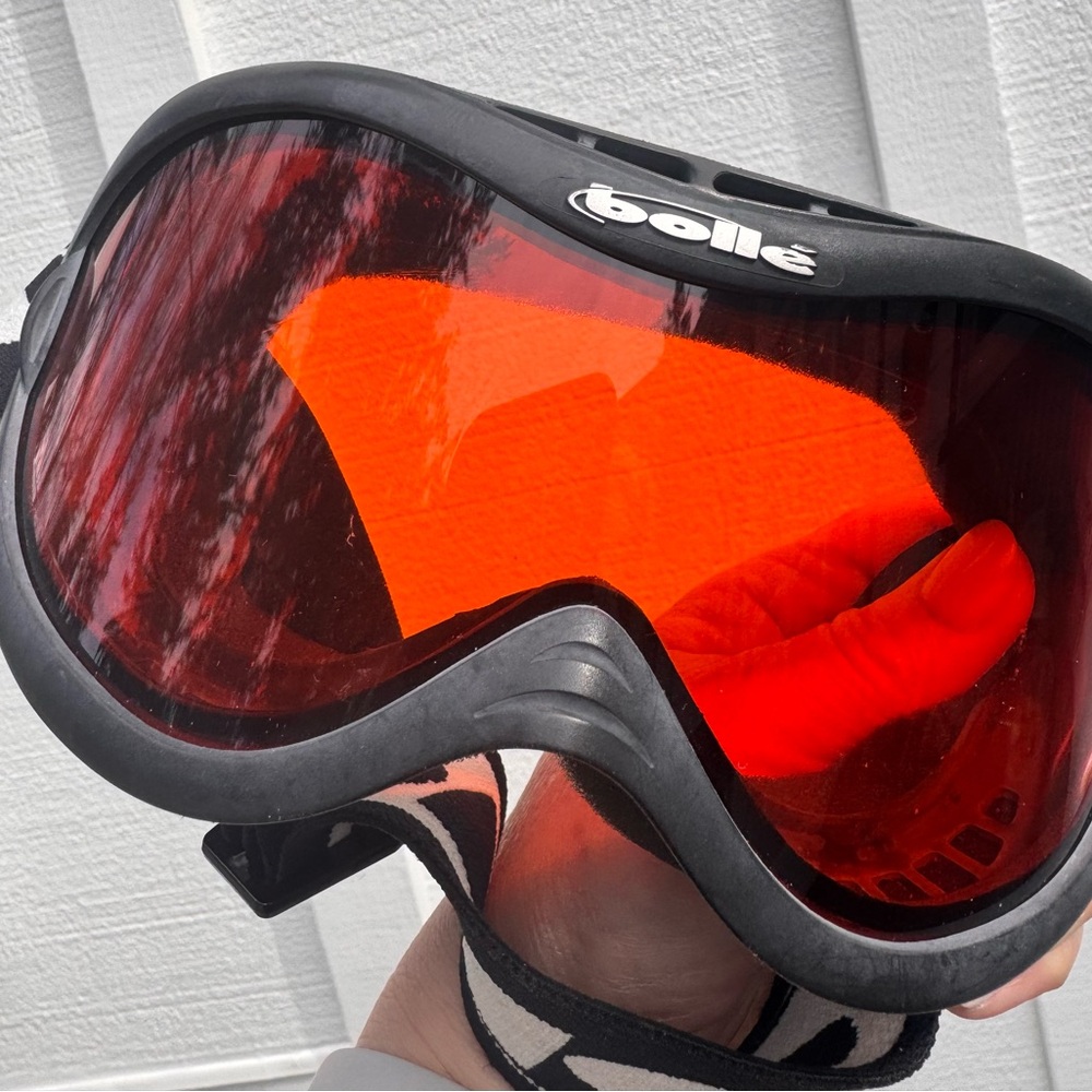 Bolle Black Frame with Red Lens Goggles - Picture 5 of 8